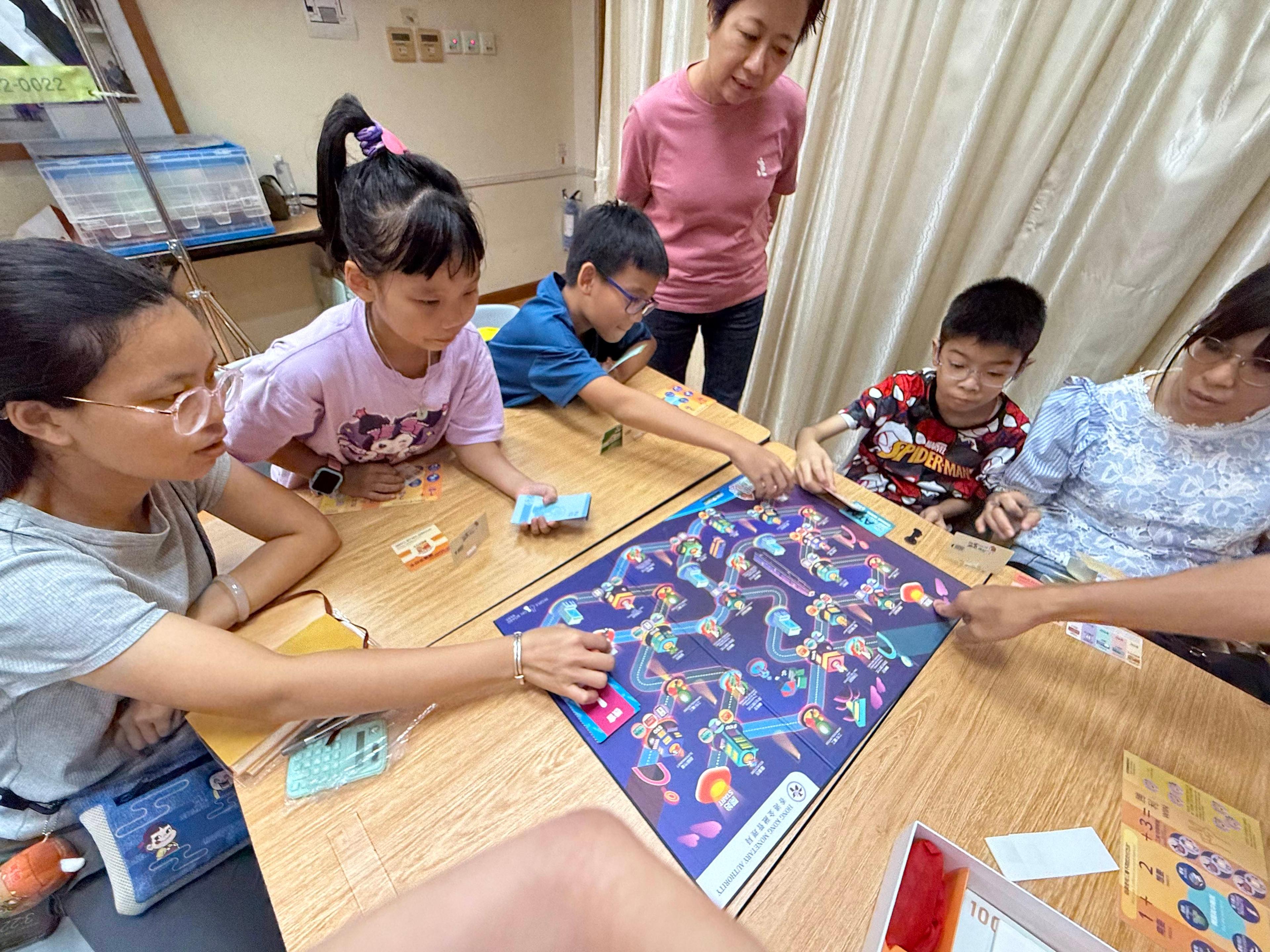 義工與社區家庭互動